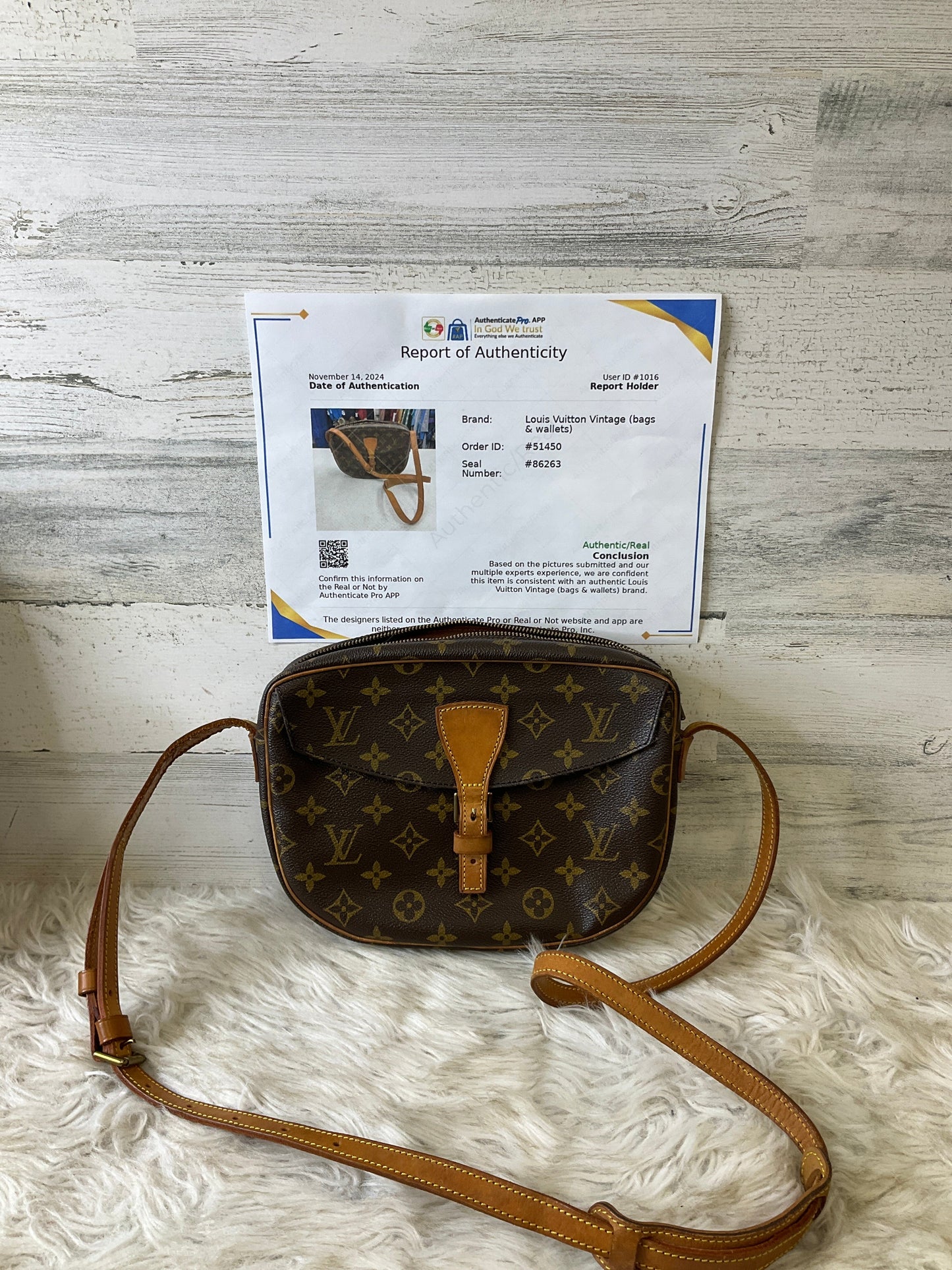 Crossbody Luxury Designer By Louis Vuitton, Size: Medium