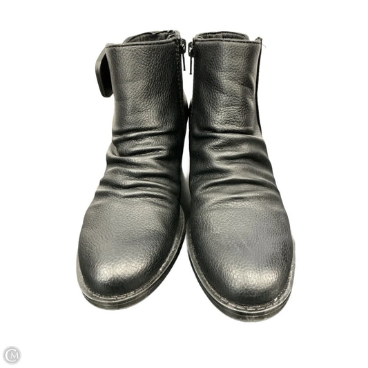 Boots Ankle Flats By Bare Traps In Black, Size: 6