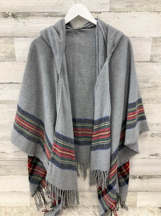 Poncho By Clothes Mentor In Grey, Size: Osfm