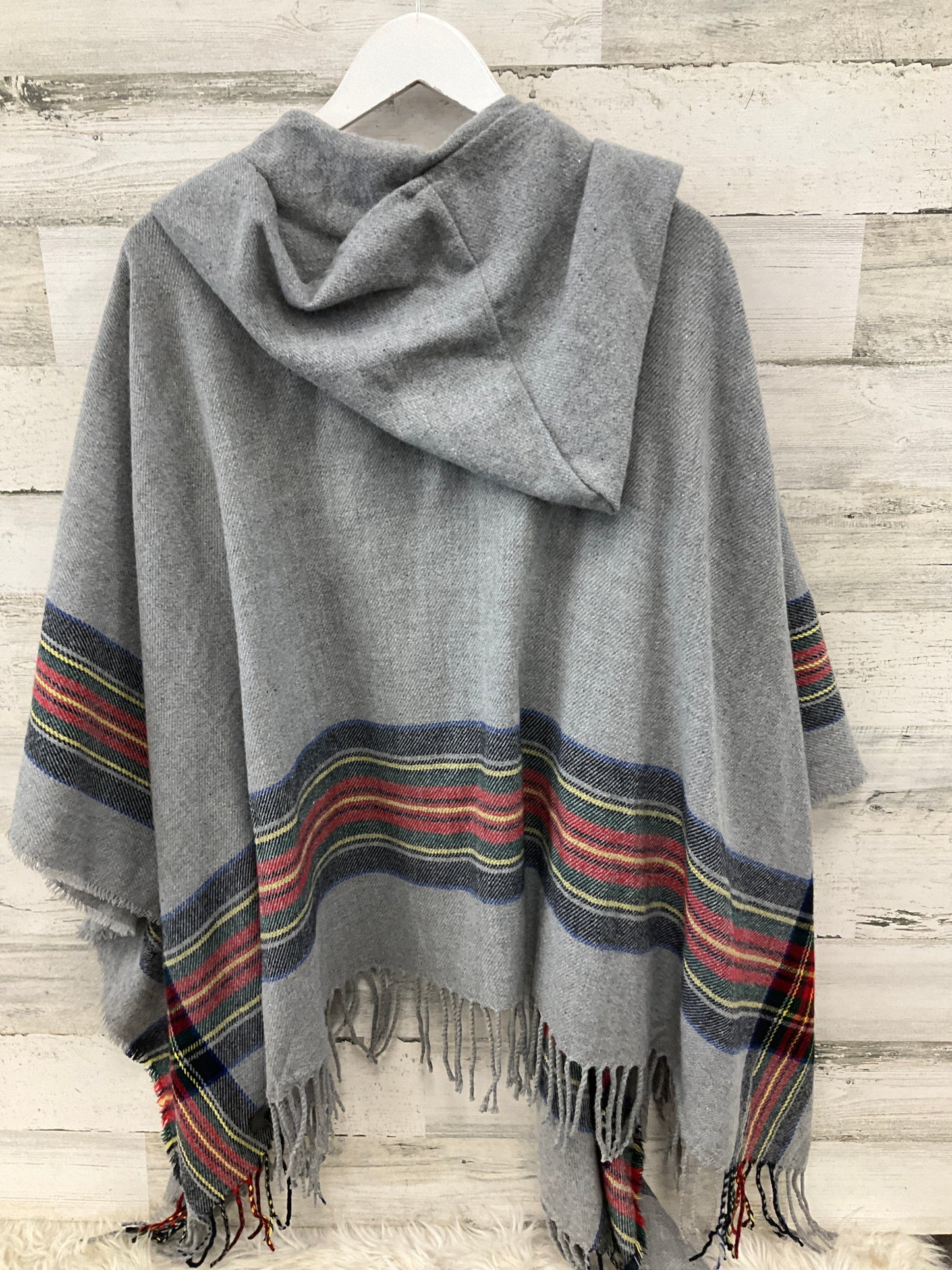 Poncho By Clothes Mentor In Grey, Size: Osfm