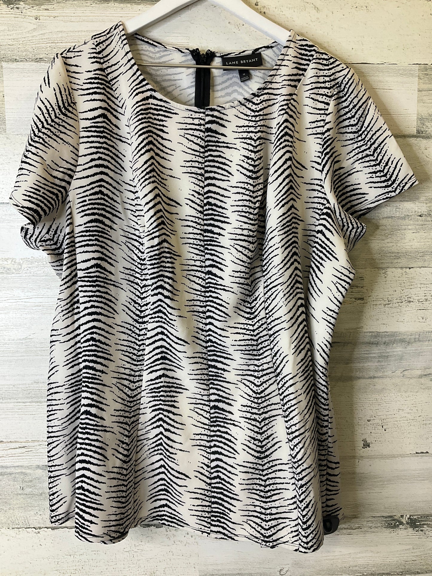 Top Short Sleeve By Lane Bryant  Size: 2x