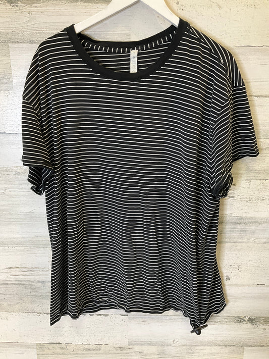 Black & White Athletic Top Short Sleeve Lululemon, Size 18