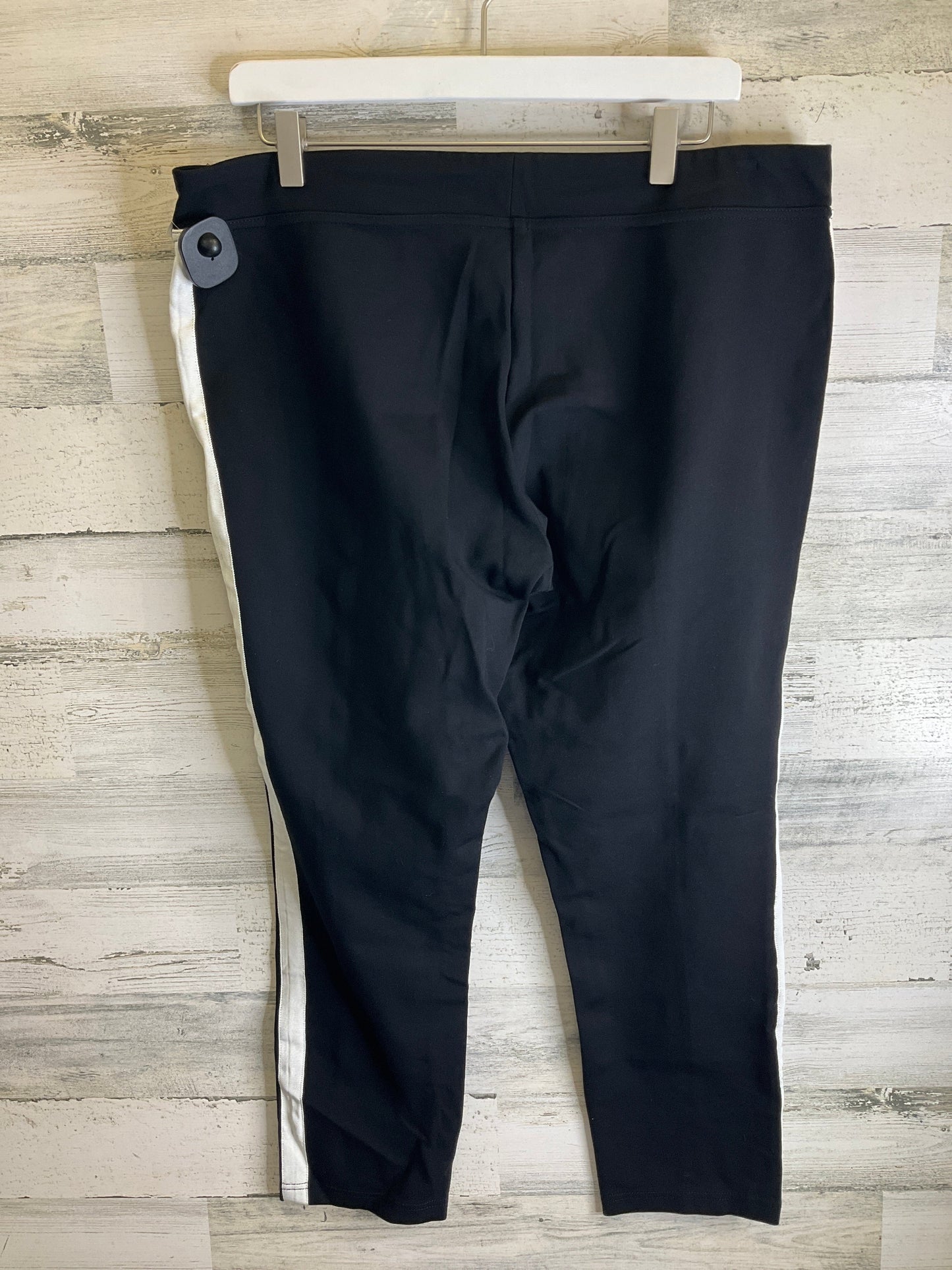 Athletic Capris By Tommy Hilfiger In Black, Size: Xl