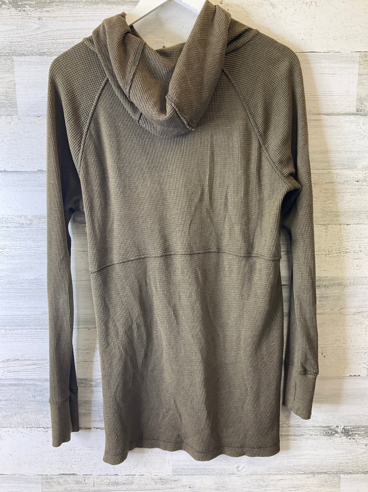 Top Long Sleeve By Eddie Bauer In Green, Size: S