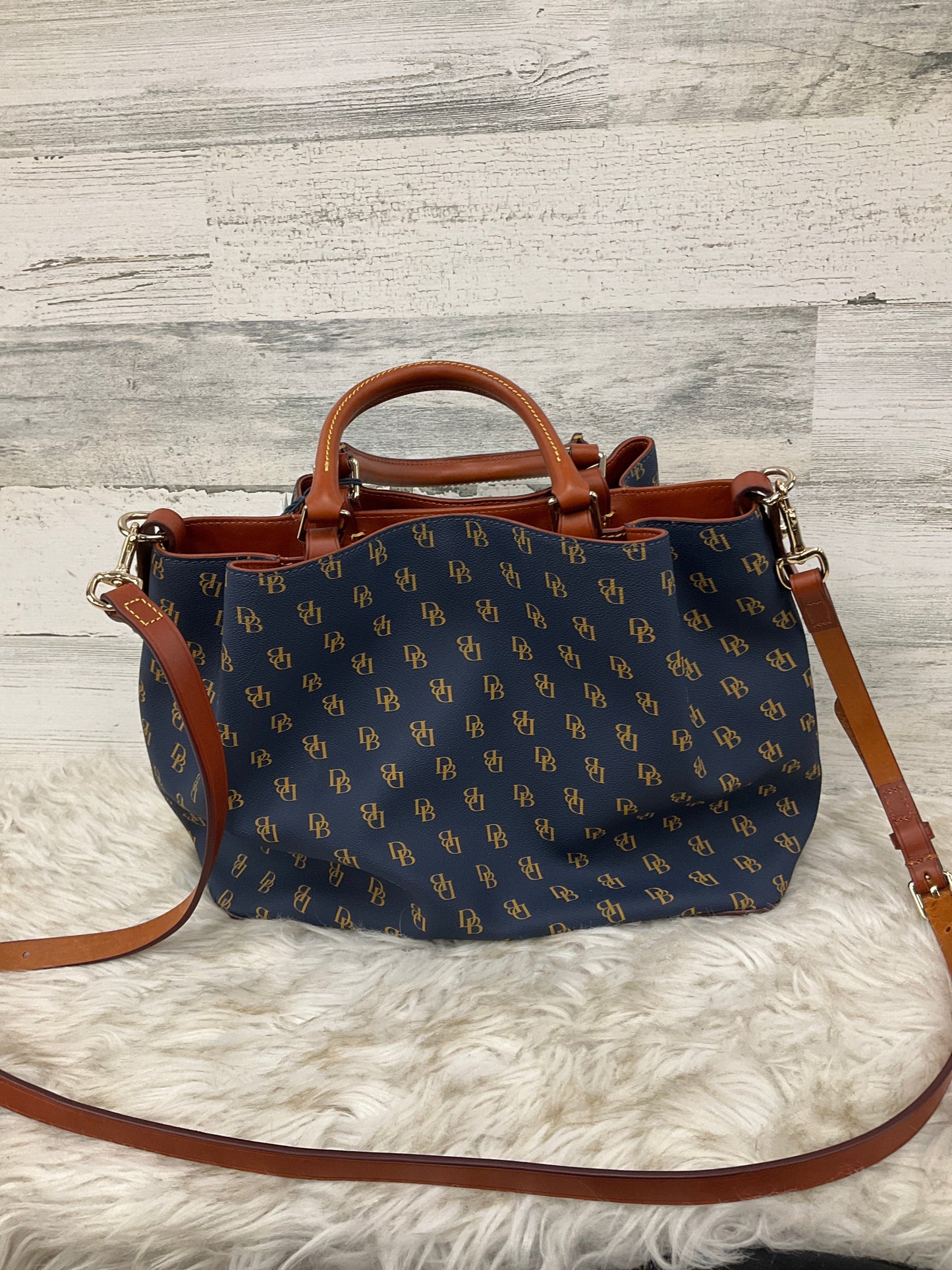 Handbag Leather By Dooney And Bourke, Size: Medium