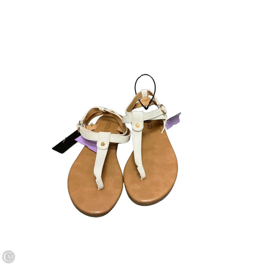 Sandals Flats By Clothes Mentor In White, Size: 6.5