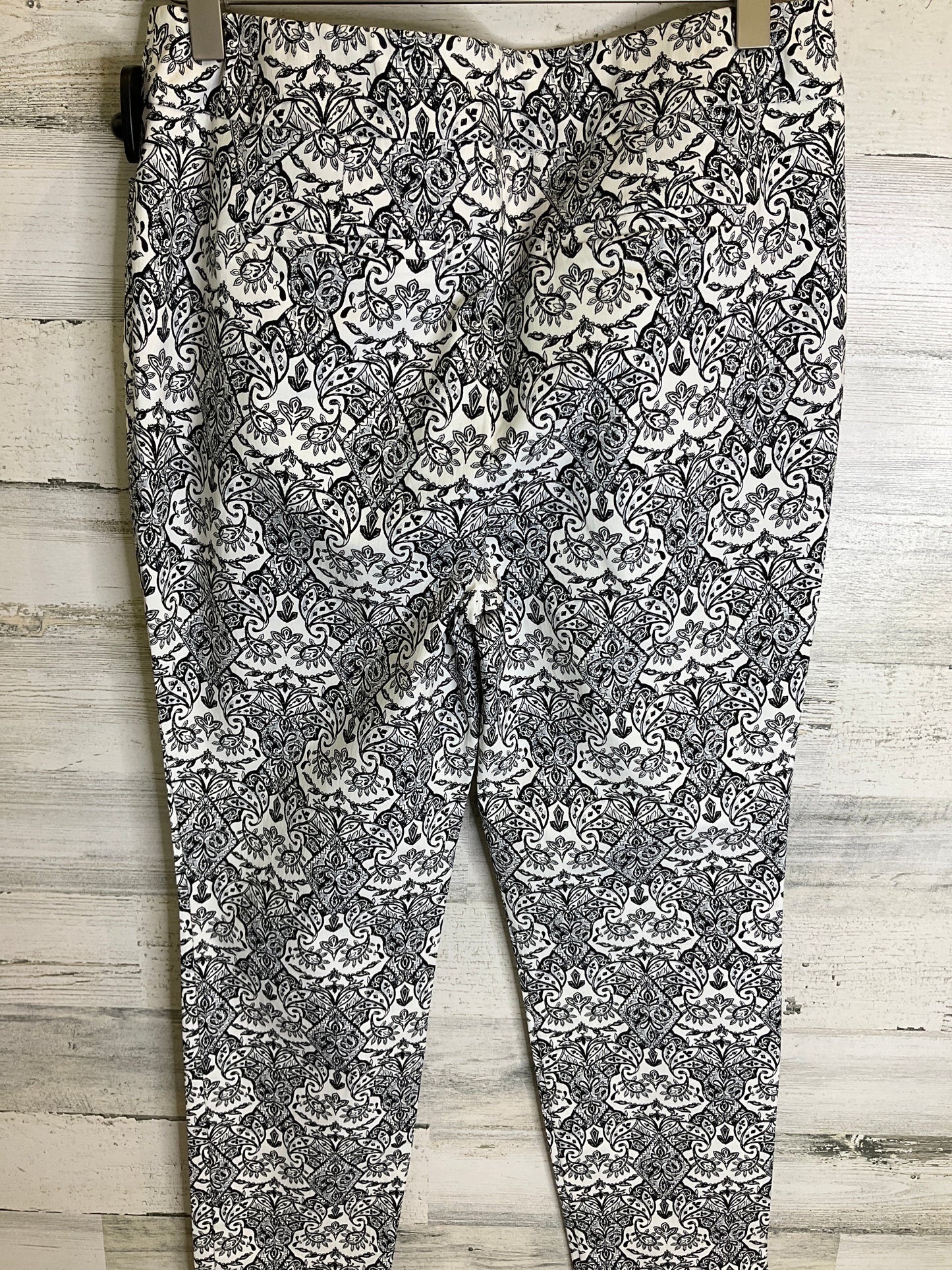 Black & White Pants Cropped Chicos, Size 4