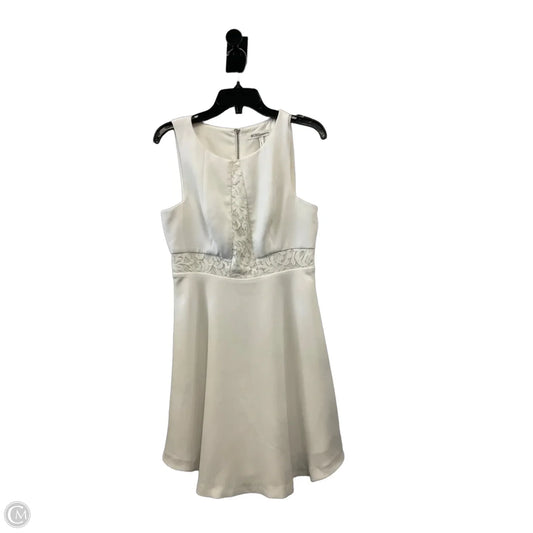 Dress Casual Short By Bcbgeneration In White, Size: M