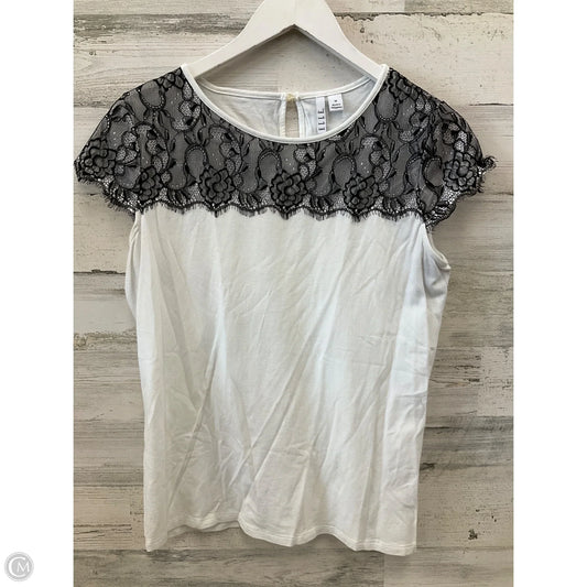 Top Short Sleeve By Elle In White, Size: M