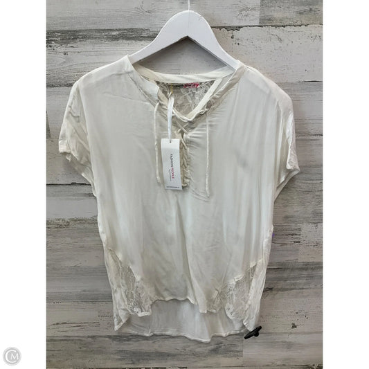 Top Short Sleeve By Clothes Mentor In Ivory, Size: S