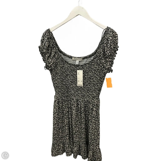 Dress Casual Short By Urban Outfitters In Black & White, Size: L