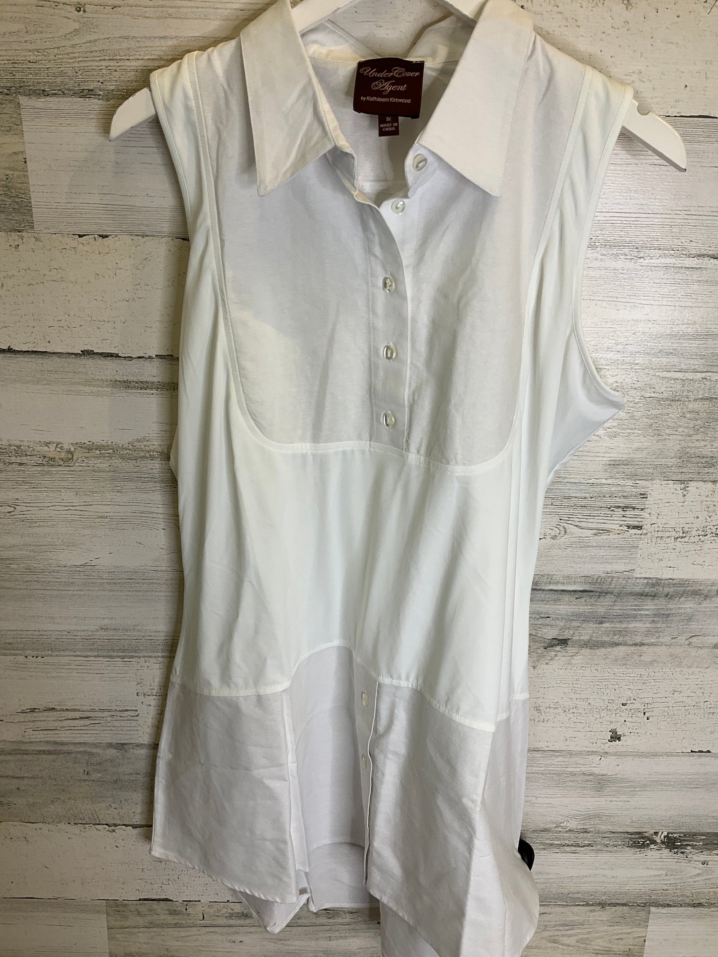 Top Sleeveless By Undercover In White, Size: 1x