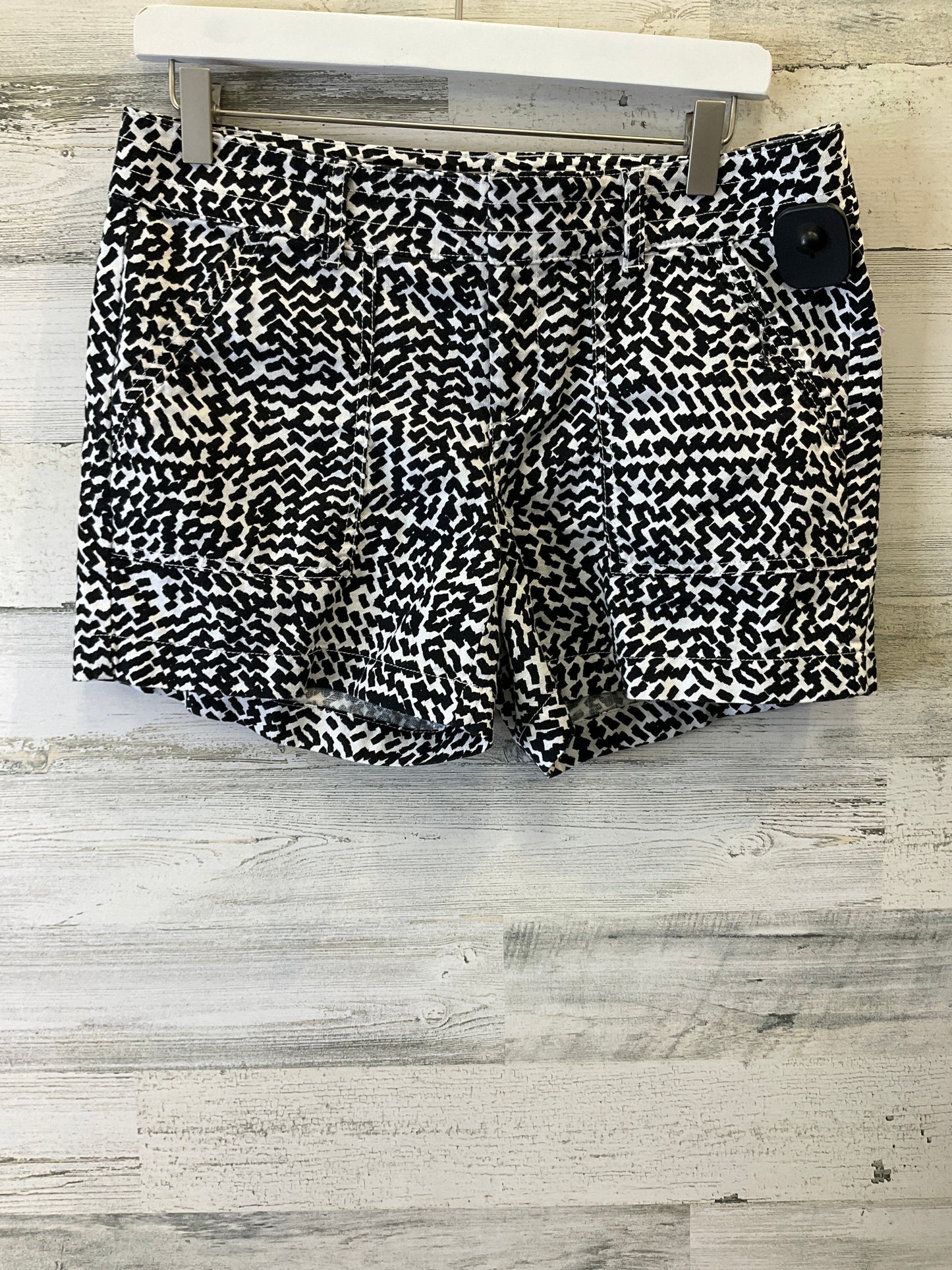 Black & White Shorts Banana Republic, Size 6