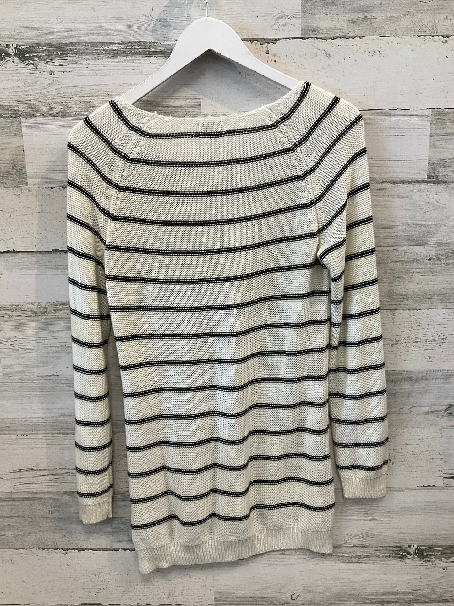 Top Long Sleeve By Charming Charlie In White, Size: M