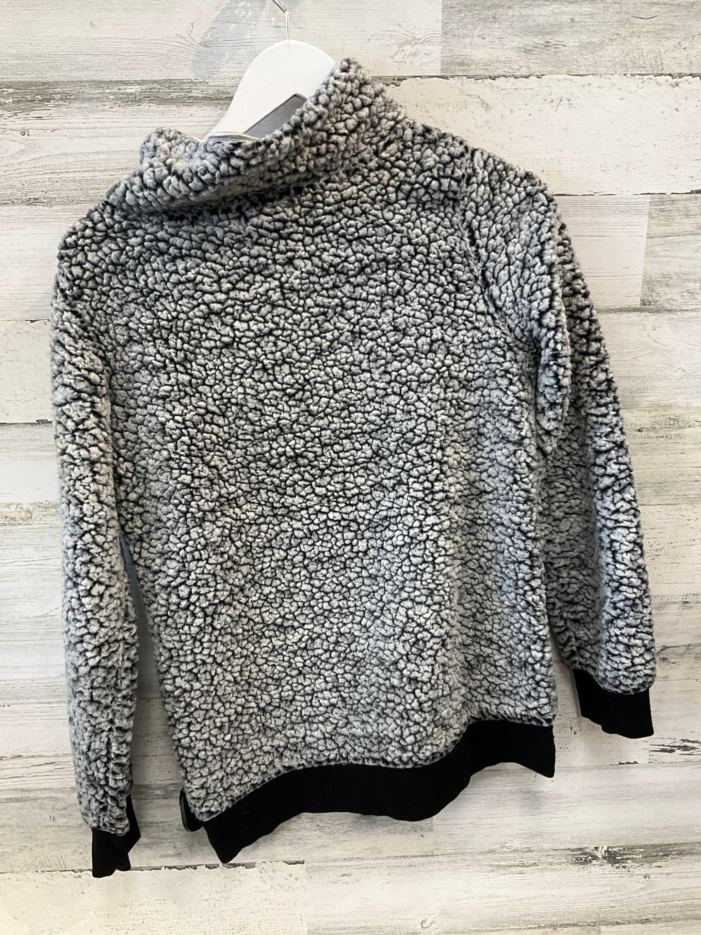 Top Long Sleeve By Maurices In Grey, Size: S