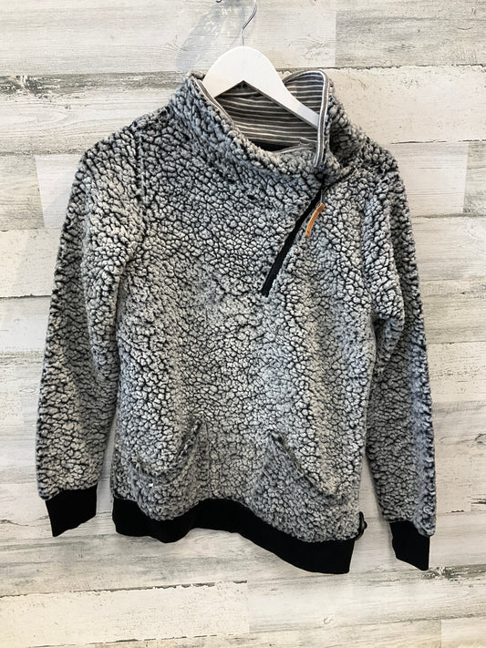 Top Long Sleeve By Maurices In Grey, Size: S