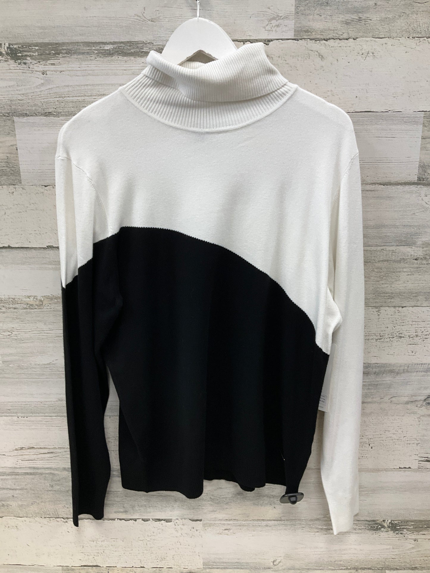 Top Long Sleeve By Calvin Klein In White, Size: Xl