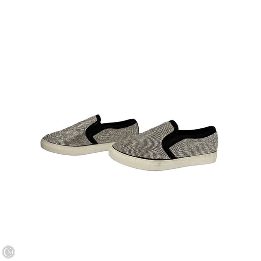 Shoes Sneakers By Clothes Mentor In Silver, Size: 7