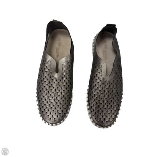 Shoes Flats By Clothes Mentor In Taupe, Size: 7