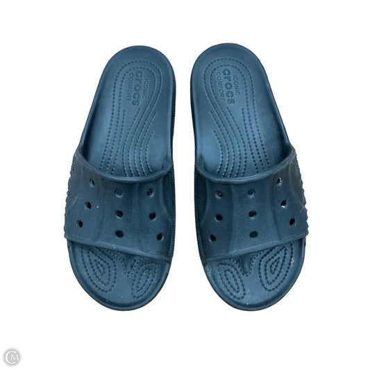 Sandals Flats By Crocs In Black, Size: 10