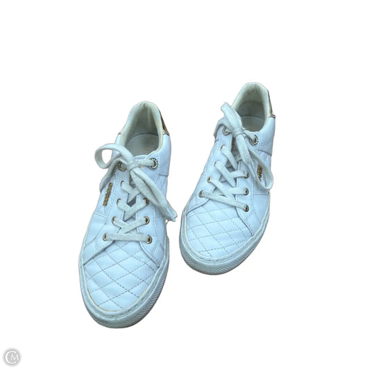 Shoes Sneakers By Guess In White, Size: 9