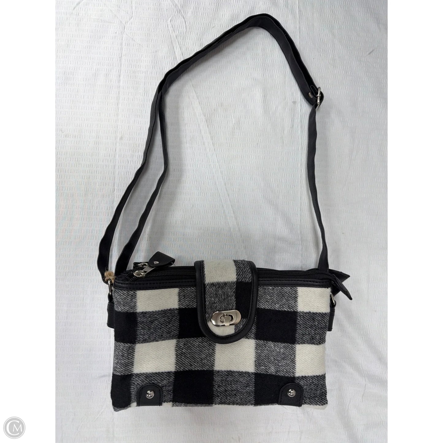 Crossbody By Clothes Mentor, Size: Medium