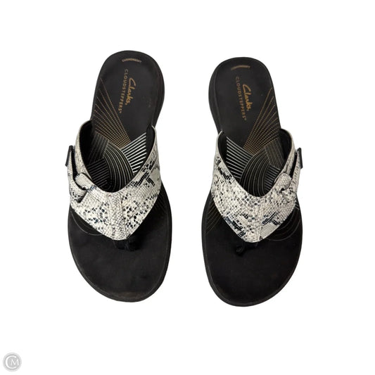Sandals Flip Flops By Clarks In Black & White, Size: 8