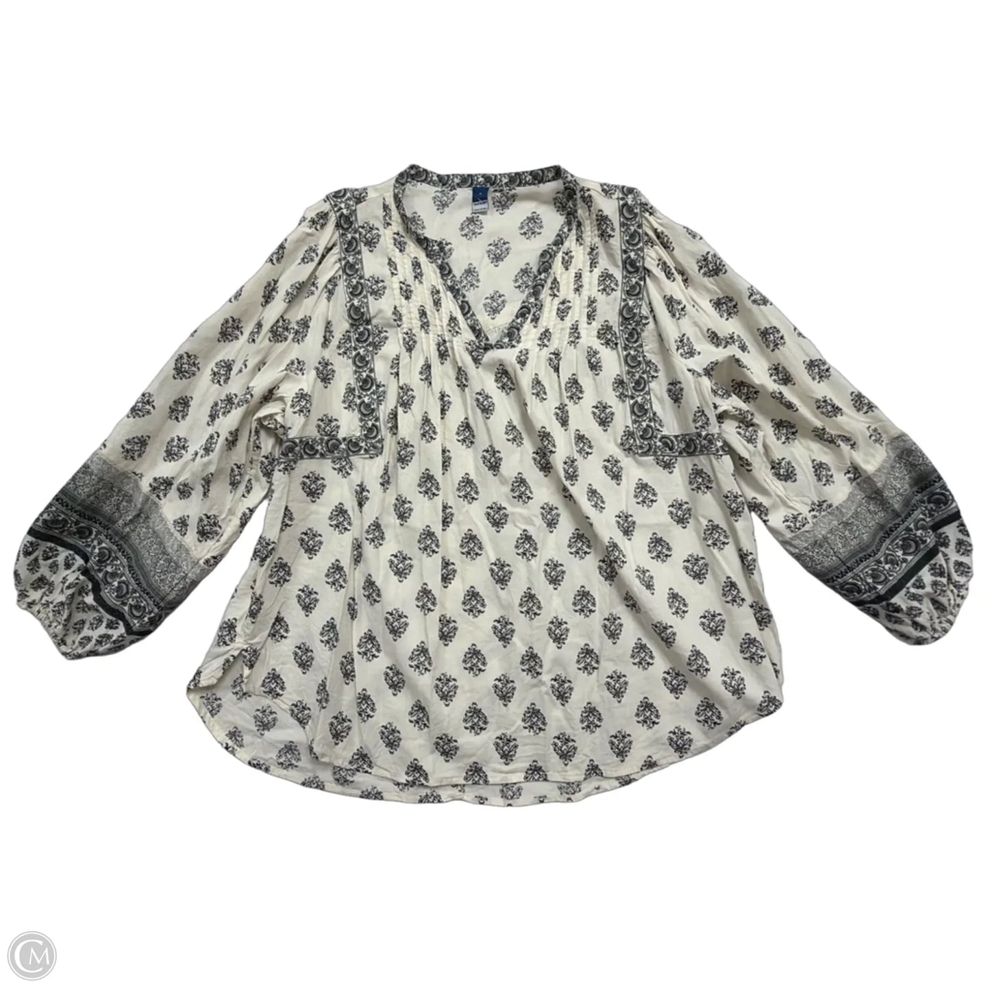 Top Long Sleeve By Old Navy In Cream & Grey, Size: Xl