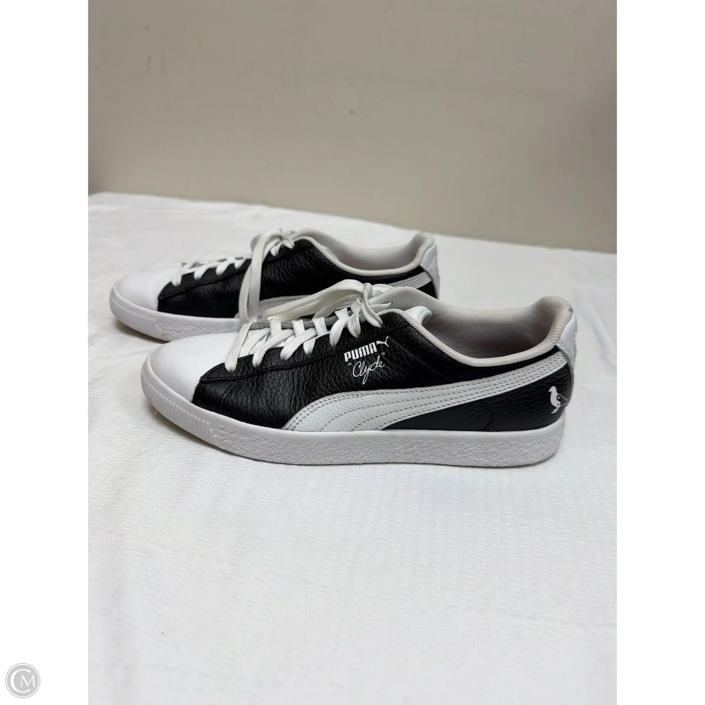Shoes Sneakers By Puma In Black & White, Size: 8