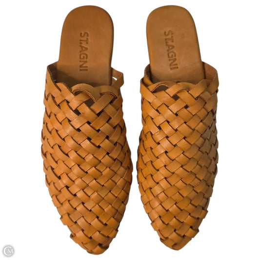 Shoes Flats By Clothes Mentor In Tan, Size: