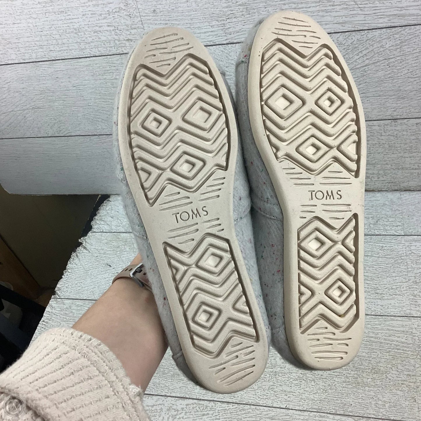 Shoes Flats By Toms In Grey, Size: 10