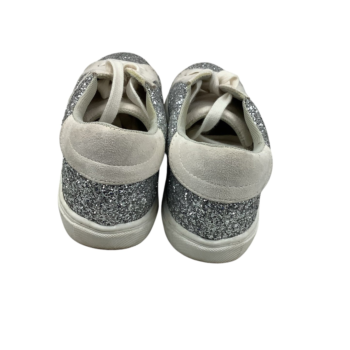 Shoes Sneakers By Clothes Mentor In Silver, Size: 9