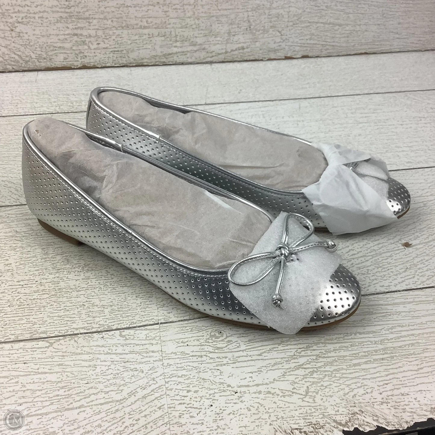 Shoes Flats By Bandolino In Silver, Size: 7.5