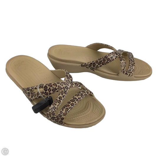 Sandals Flats By Crocs In Brown, Size: 9