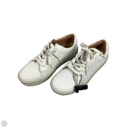 Shoes Sneakers By Steve Madden In White, Size: 9