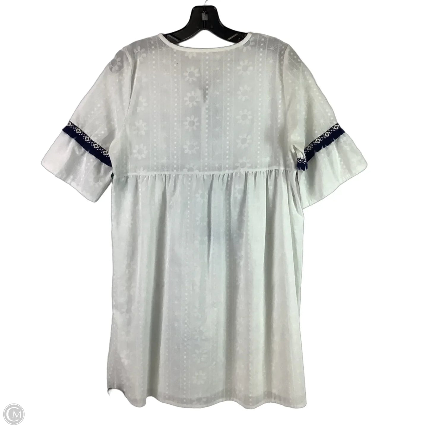 Dress Casual Short By Clothes Mentor In White, Size: M