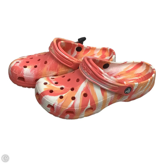 Shoes Flats By Crocs In Coral, Size: 9