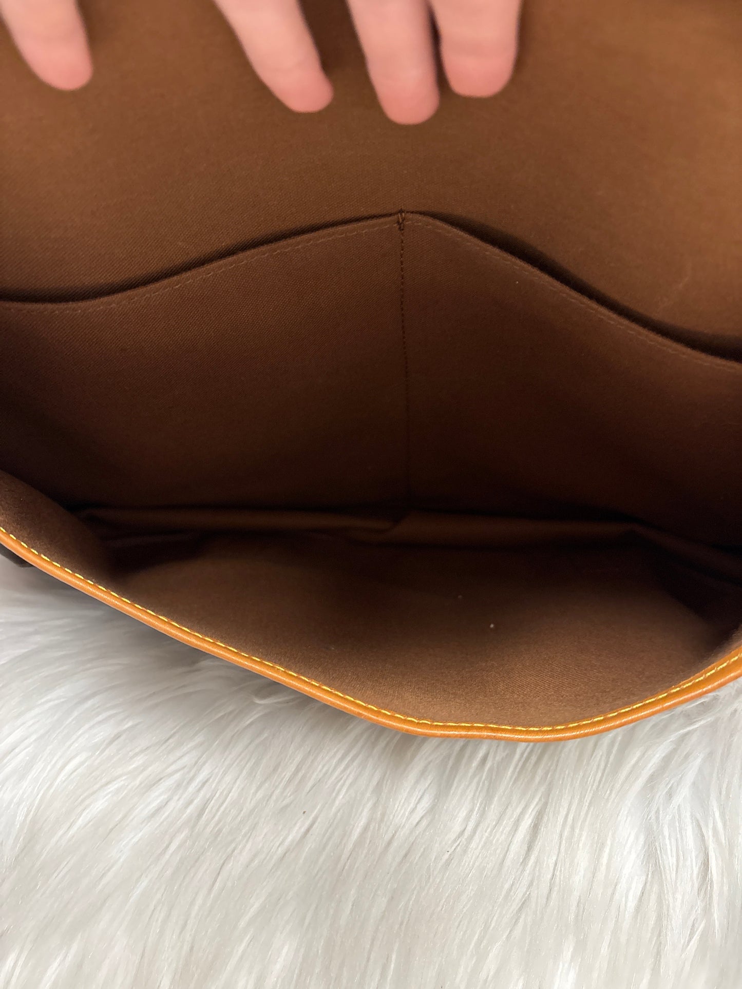 Handbag Luxury Designer By Louis Vuitton, Size: Large