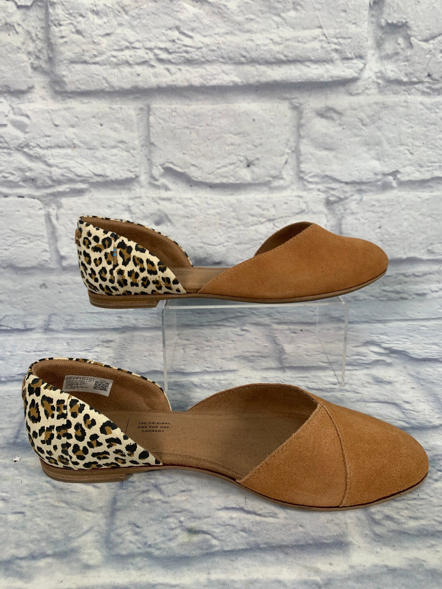 Shoes Flats By Toms In Brown, Size: 9