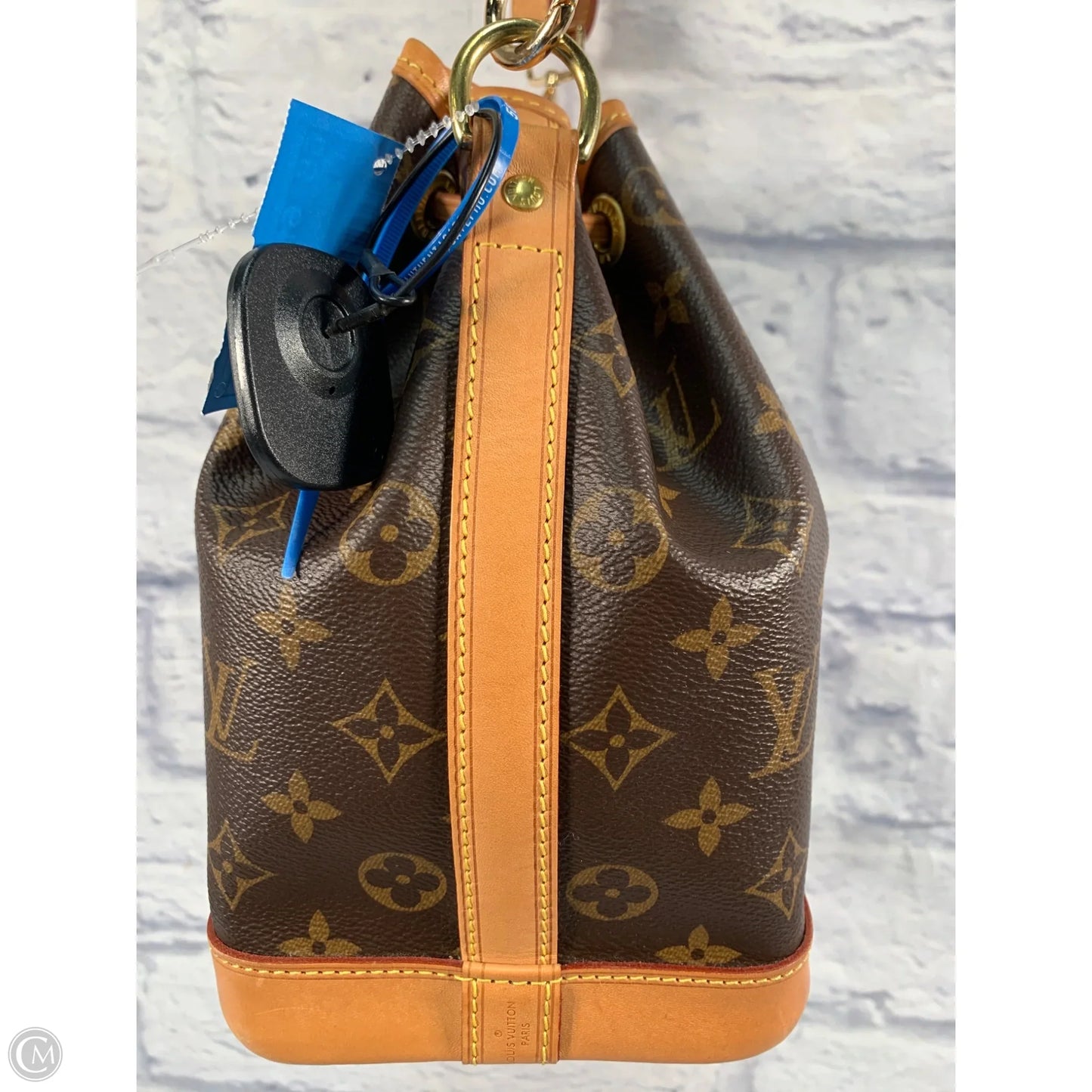 Handbag Luxury Designer By Louis Vuitton, Size: Medium