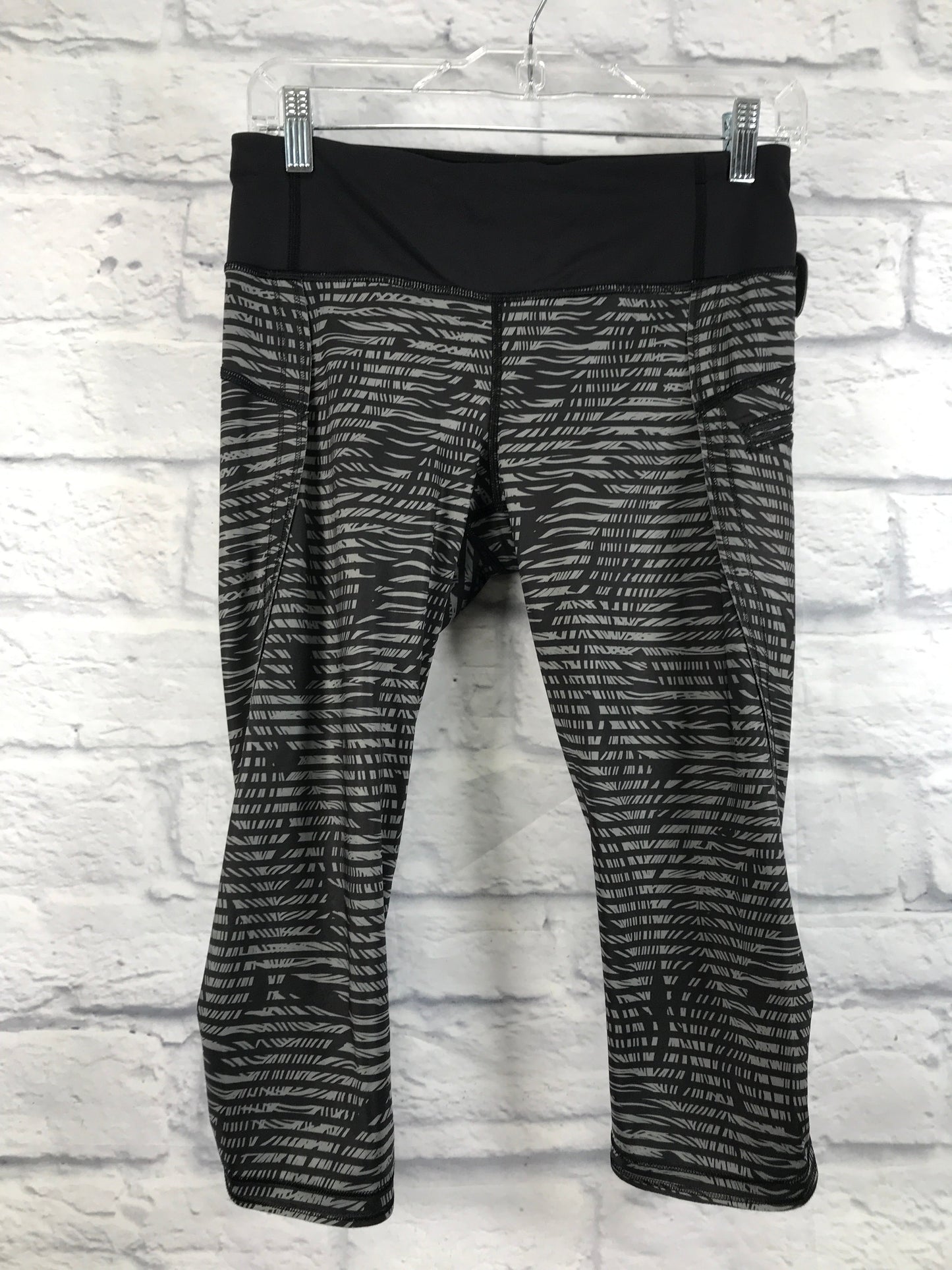 Black & Grey Athletic Capris Lululemon, Size S