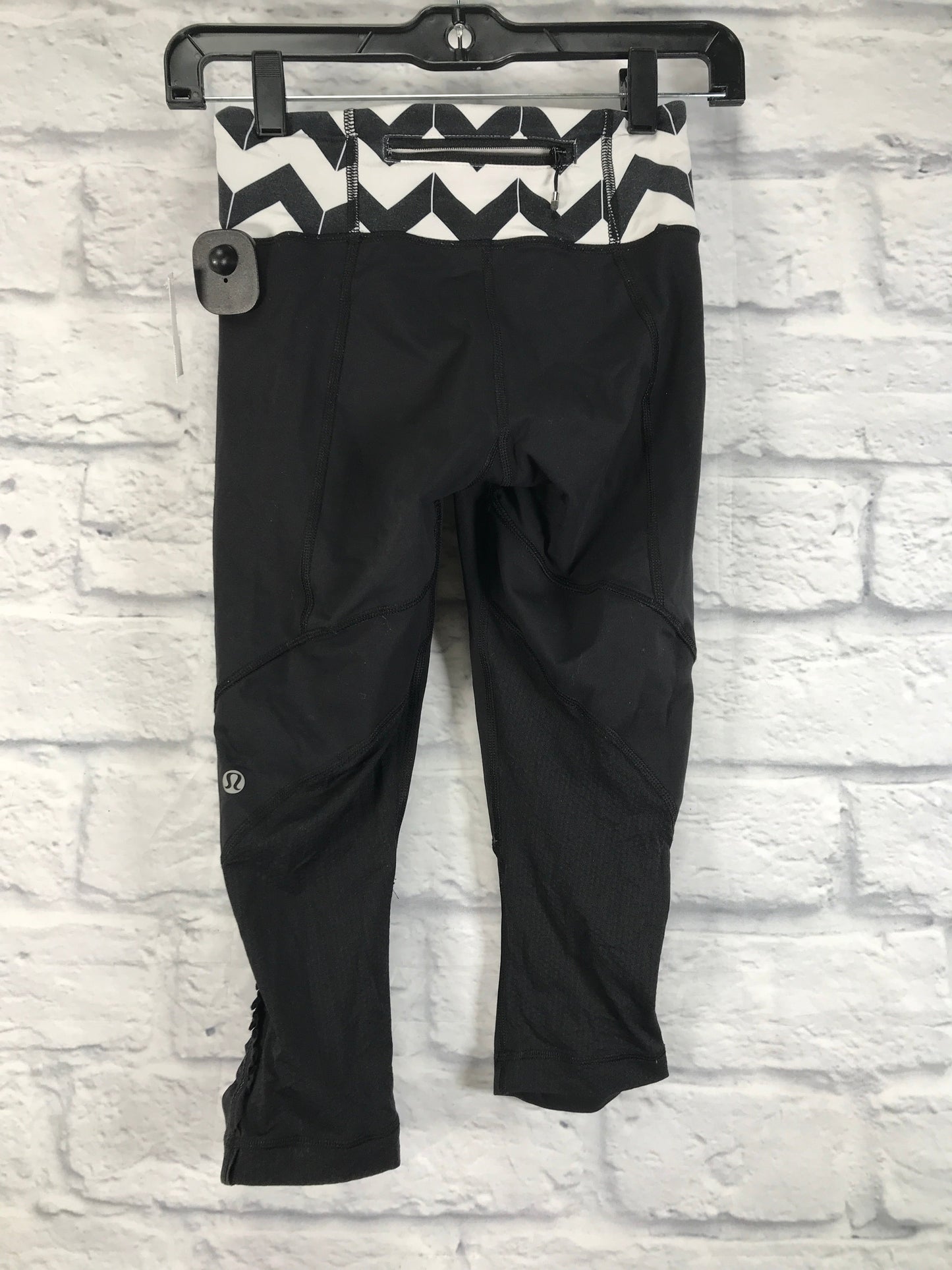 Black & White Athletic Capris Lululemon, Size Xs