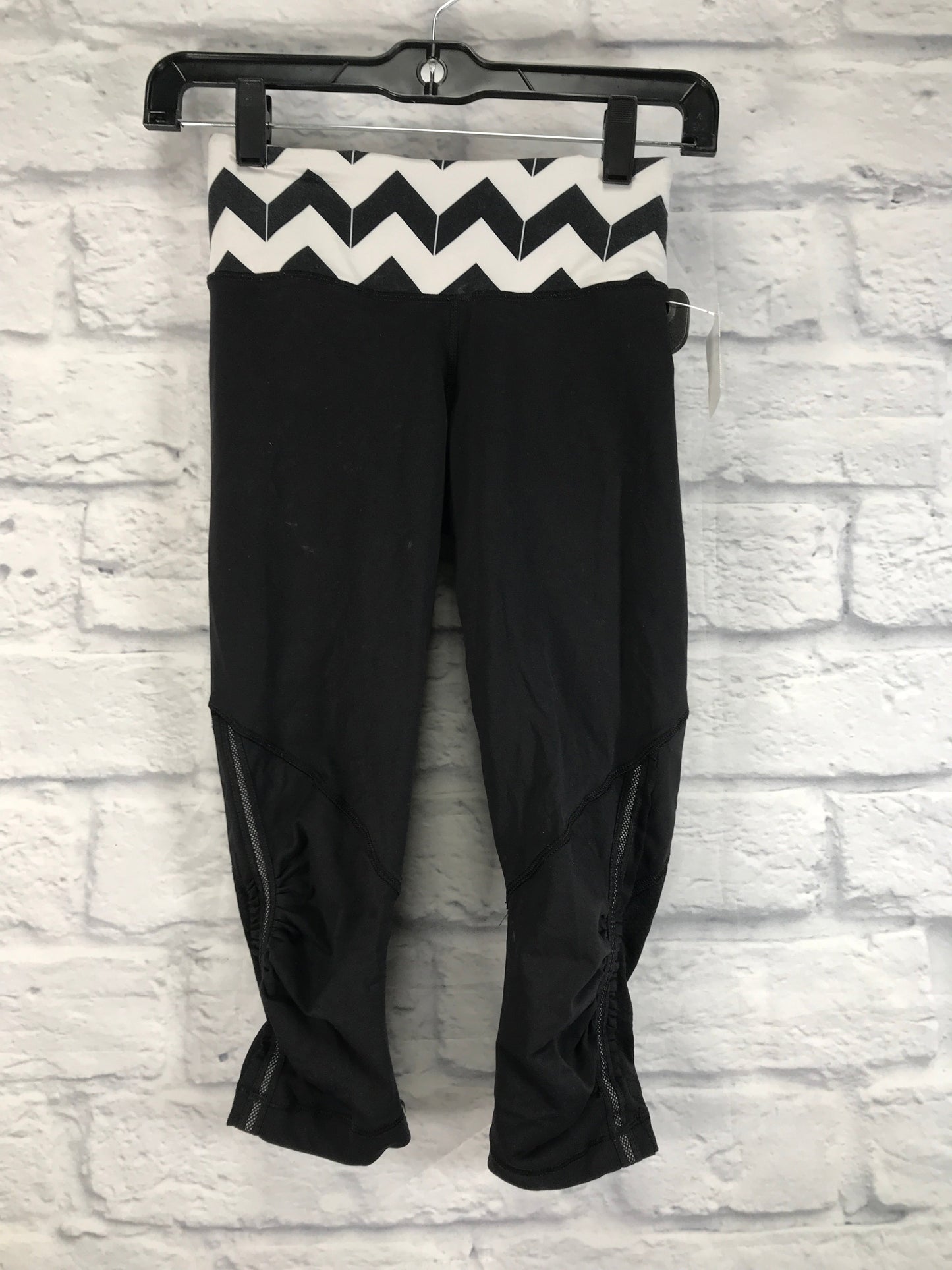 Black & White Athletic Capris Lululemon, Size Xs