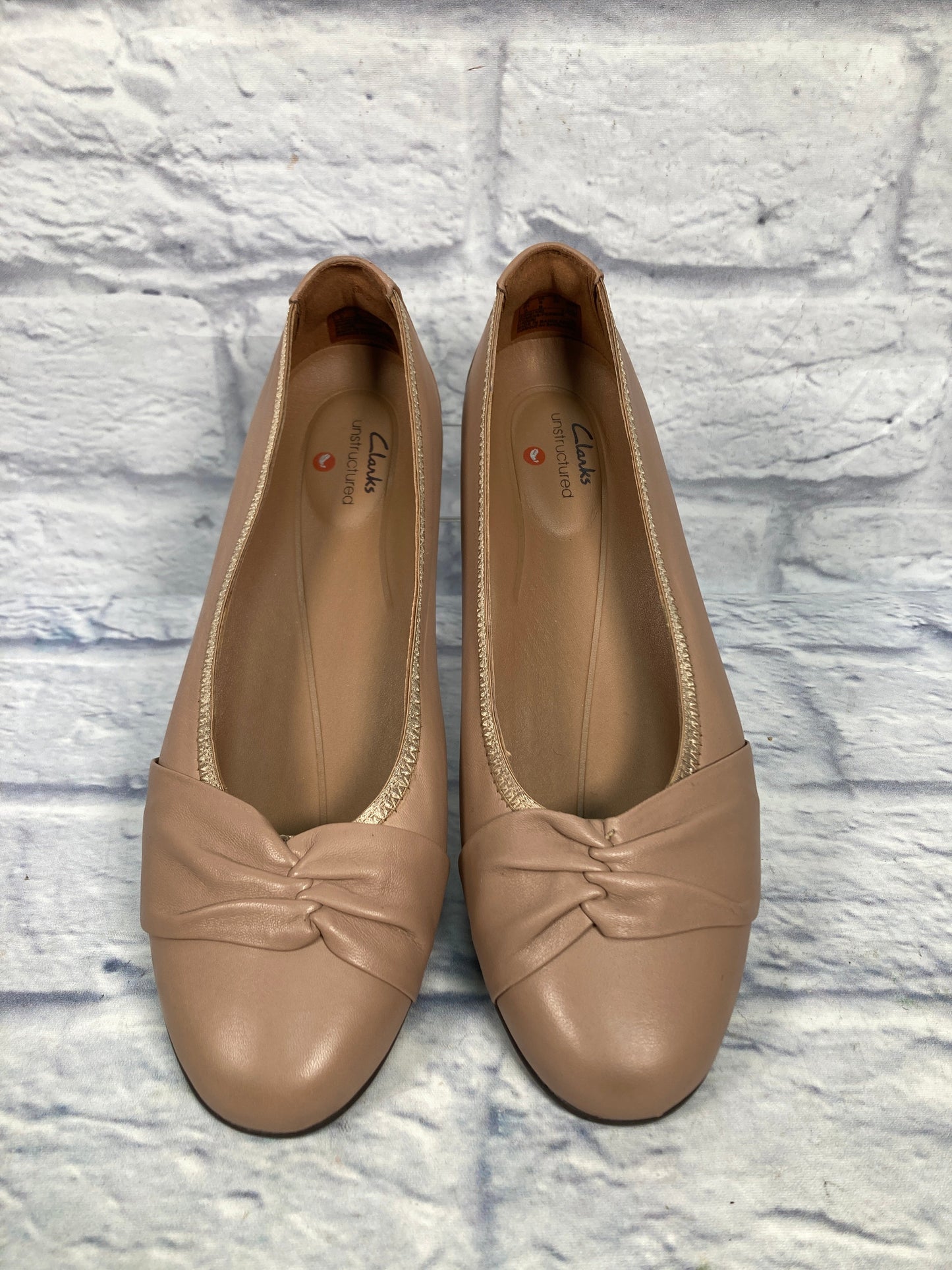 Shoes Flats By Clarks In Tan, Size: 9