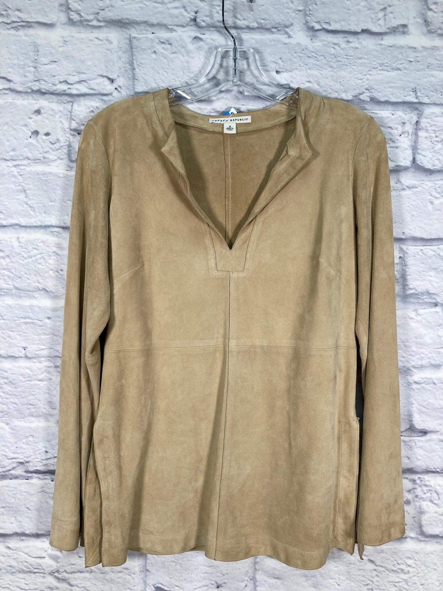 Top Long Sleeve By Banana Republic In Tan, Size: Xs