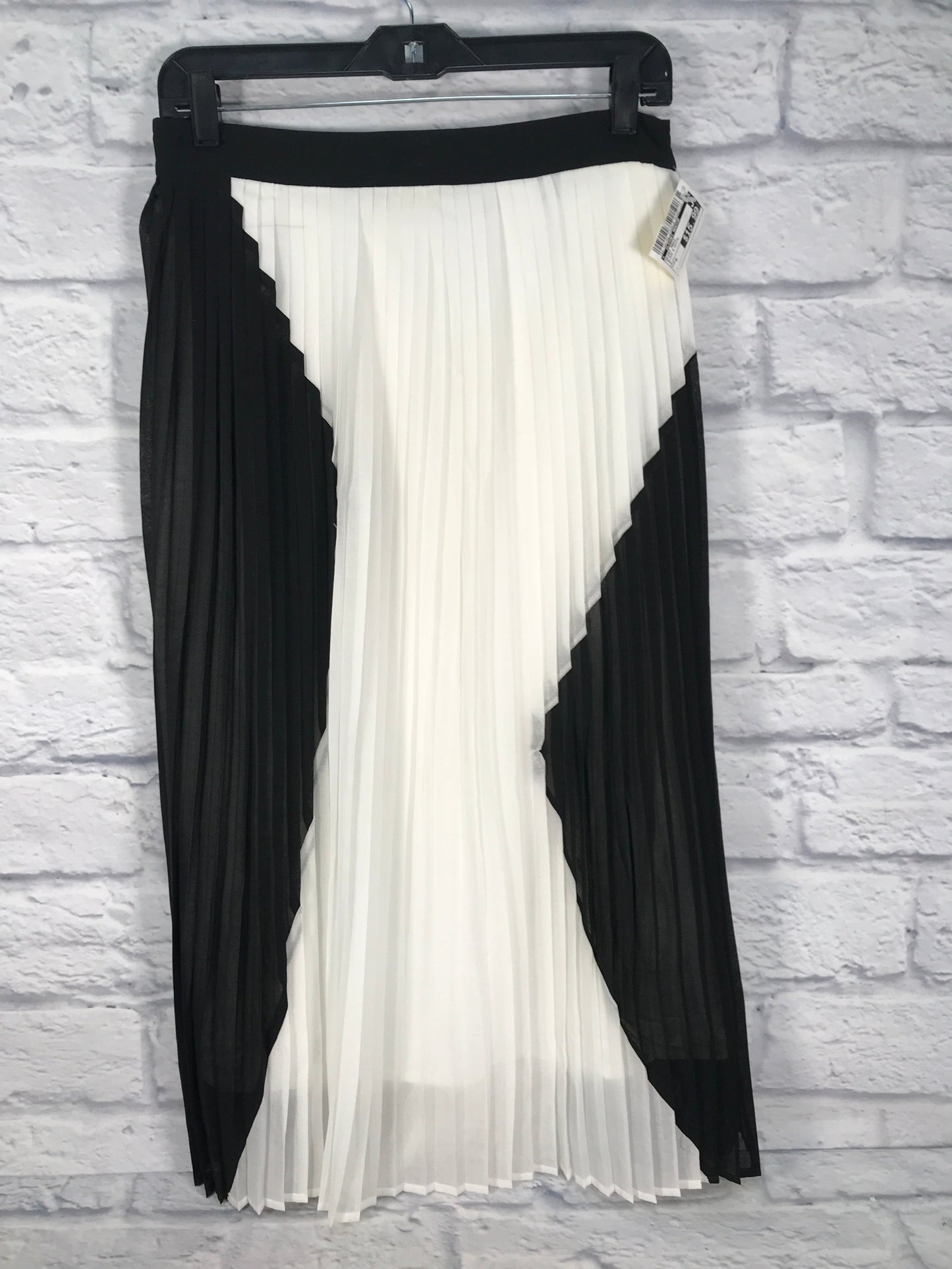 Skirt Maxi By Clothes Mentor In Black & White, Size: 8