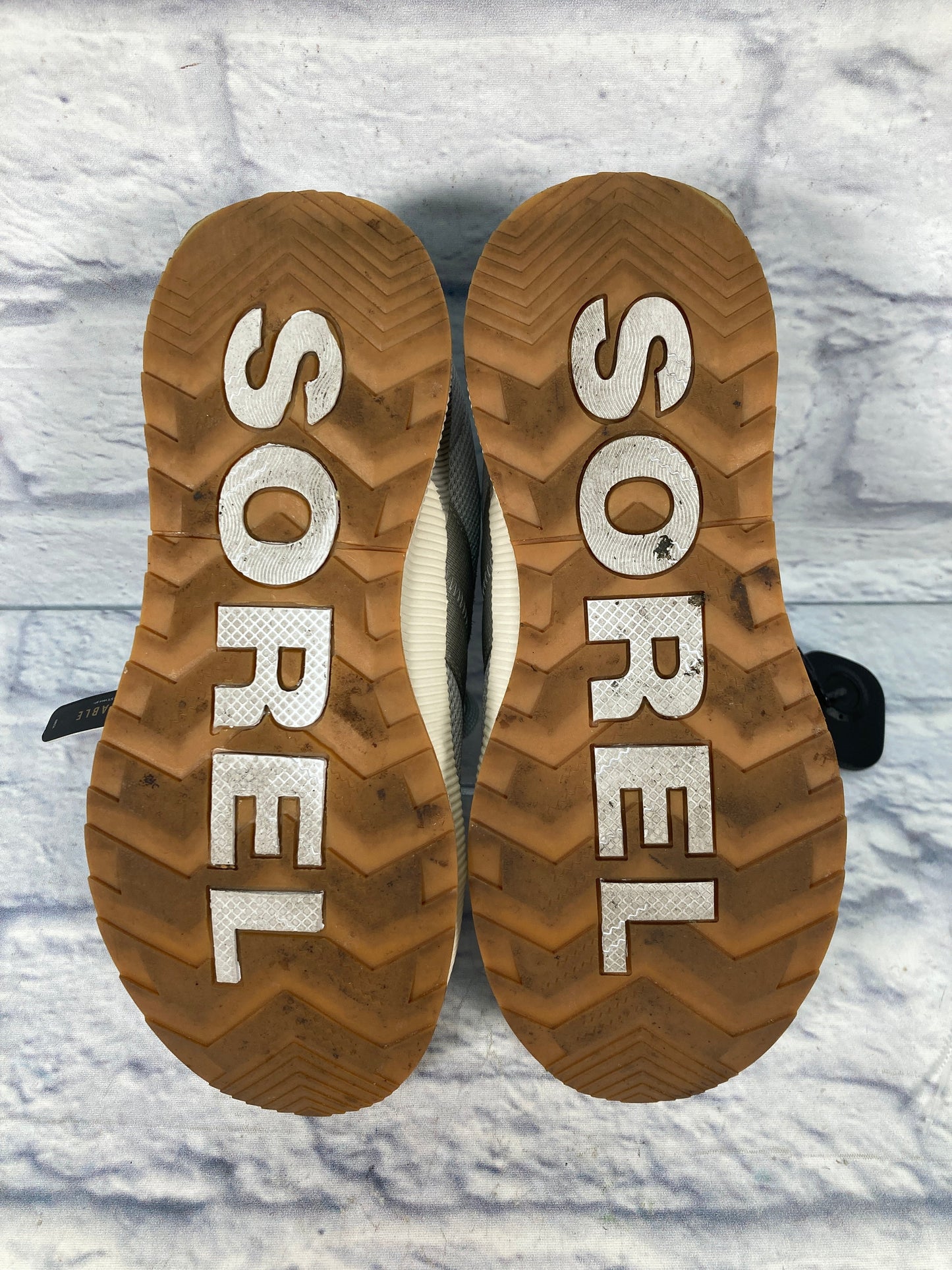 Shoes Athletic By Sorel In Grey, Size: 8.5