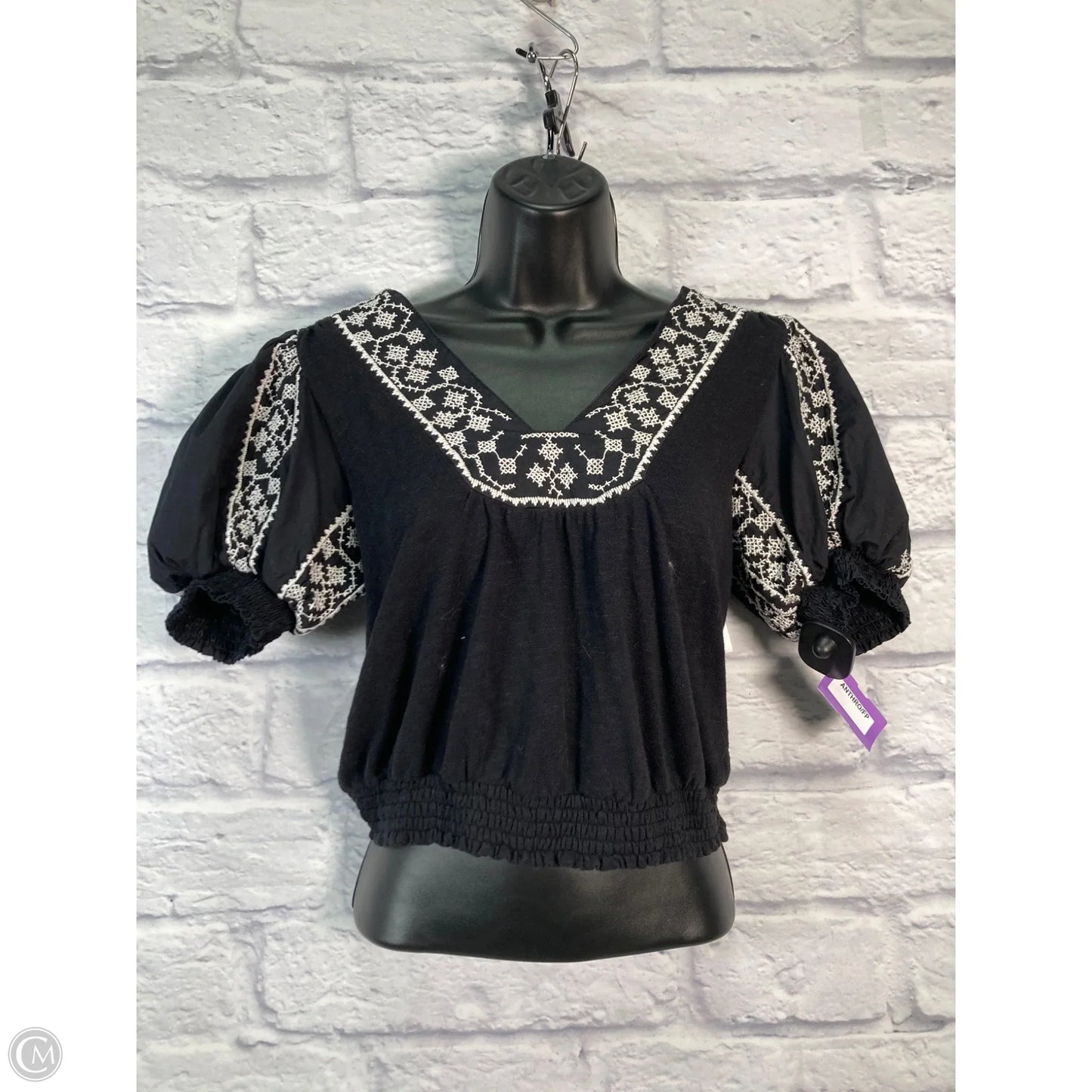 Top Short Sleeve By Anthropologie In Black & White, Size: Xs