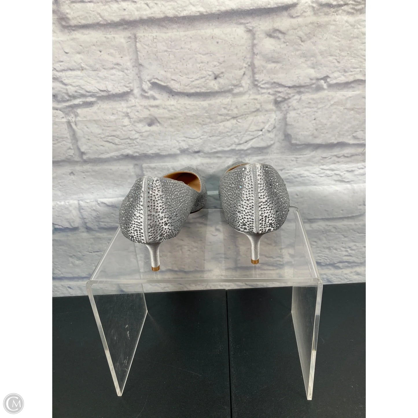 Shoes Heels Kitten By Clothes Mentor In Silver, Size: 9.5