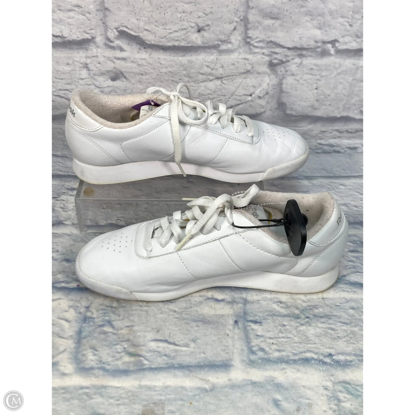 Shoes Sneakers By Reebok In White, Size: 9